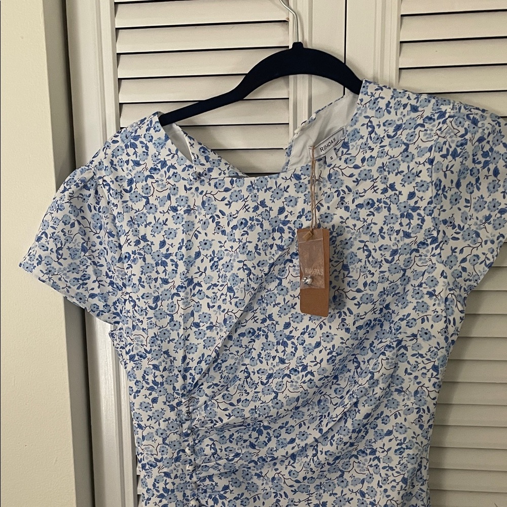 RIHOAS Blue and White Floral Cap-Sleeve Dress